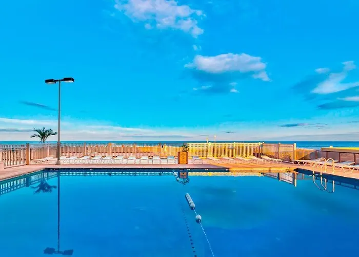 Golden Sands 714 Apartment